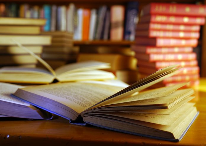 Open,Books,In,A,Library