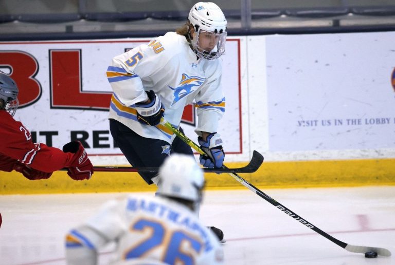 Men’s Ice Hockey Team Defeats Ohio State University