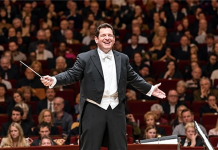 Internationally Renowned Conductor Teaches Masterclass